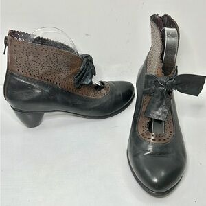 Anthropologie Everybody by Bz Moda Black & Brown Die Cut Leather Heeled Boots 38